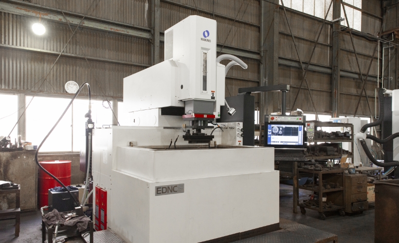 MAKINO EDNC8NC放電加工機